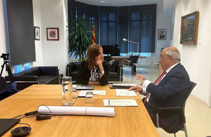 Núria Montserrat toma el relevo en la Conselleria de Investigación y Universidades de la mano de Joaquim Nadal