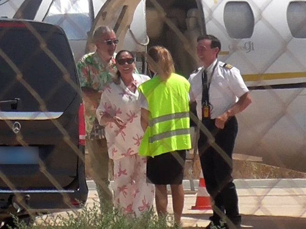 Agustín Pantoja e Isabel Pantoja a su llegada a Murcia.