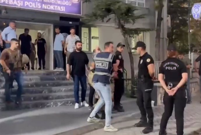 La Policía de Turquía detiene a un sospechoso de atacar a cinco personas con arma blanca