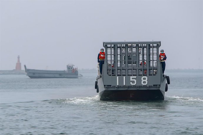 Archivo - Imagen de archivo de maniobras militares en el estrecho de Taiwán