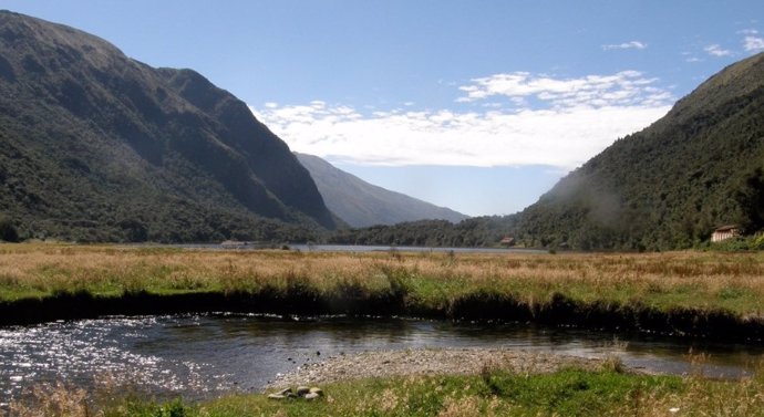 Investigadores dirigidos por Brown destacan 16.000 años de historia climática en los Andes tropicales, que incluye áreas como la Laguna Llaviucu en el Parque Nacional Cajas en Ecuador.