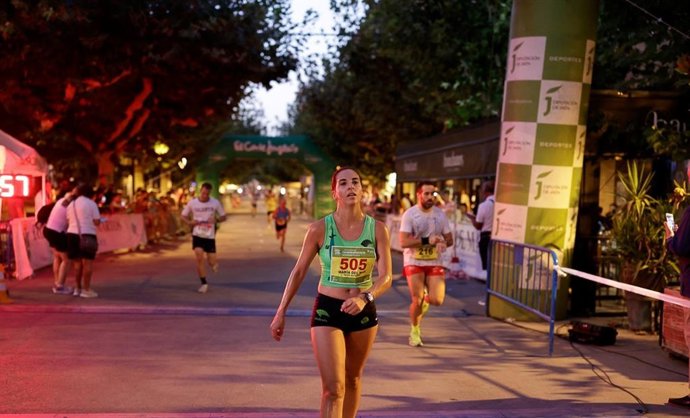 Llegada de corredores en la prueba del XV Gran Premio de Carreras Populares celebrada en Martos.