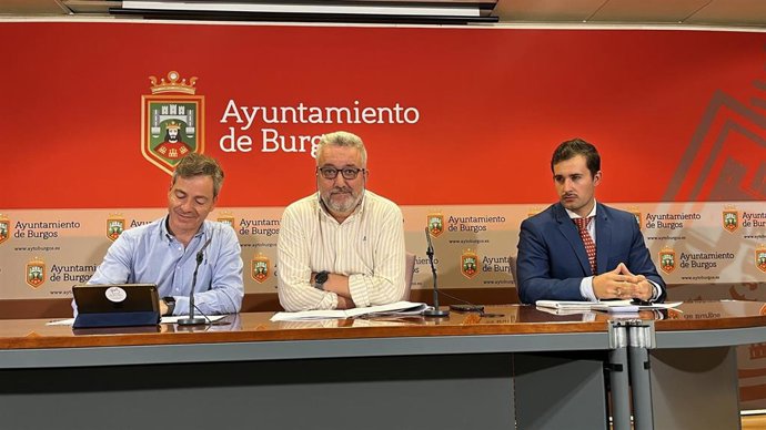 Los ediles César Barriada y Carlos Niño y el técnico Guillermo Pérez.