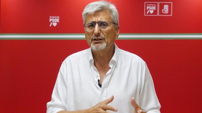 El portavoz adjunto del PSOE-A, Josele Aguilar, en sus declaraciones de este martes.