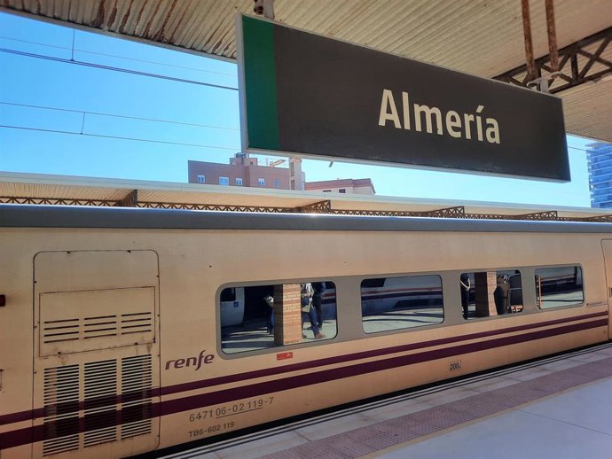 Archivo - Estación de tren de Almería, imagen de archivo. 