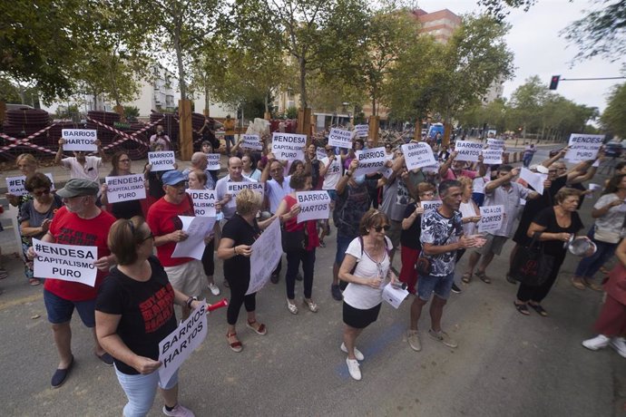 Archivo - Imagen de archivo de una protesta en Sevilla por los fallos de electricidad