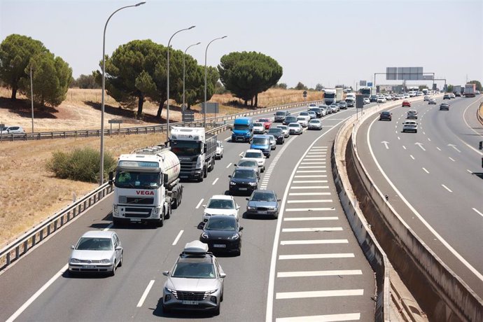 Atasco en la A49 en sentido Huelva a la altura del municipio de Benacazón, imagen de archivo. 