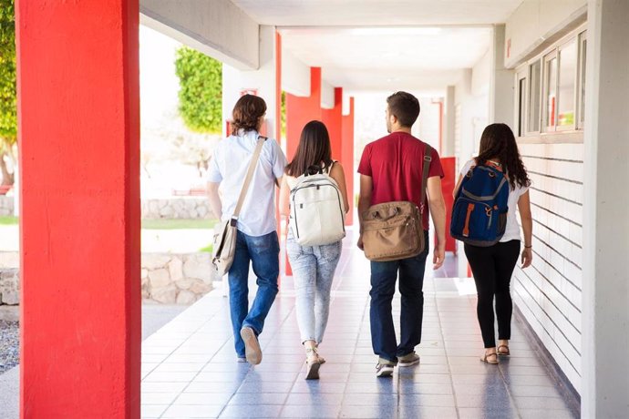 Estudiantes de enseñanza superior.