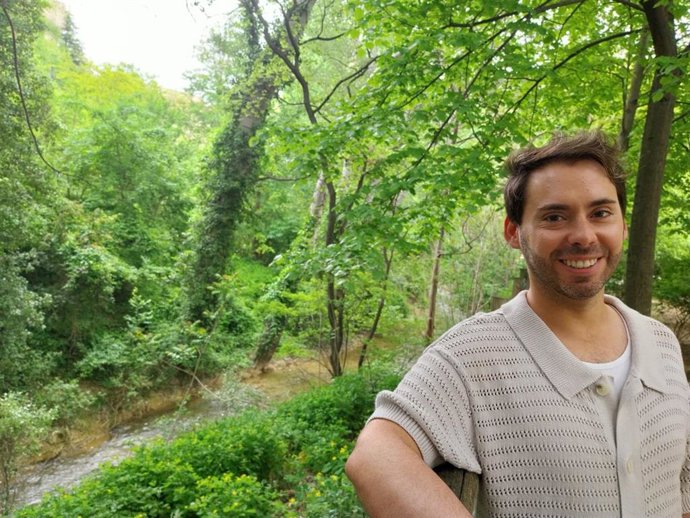 El autor de 'Anochecer teñido de rojo', Roberto Sanz Agudo.