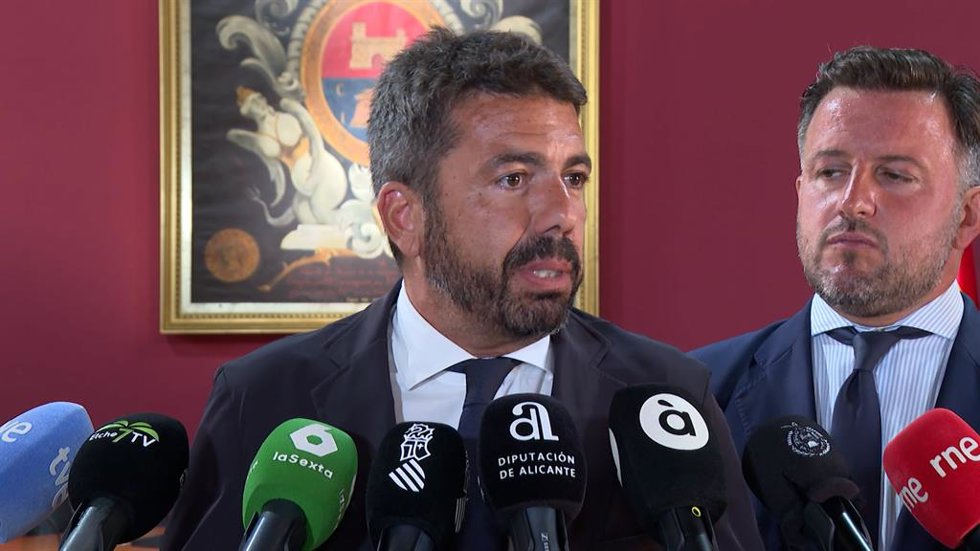 Mazón ve "miserable" el esfuerzo presupuestario mientras se "rompe España" con e