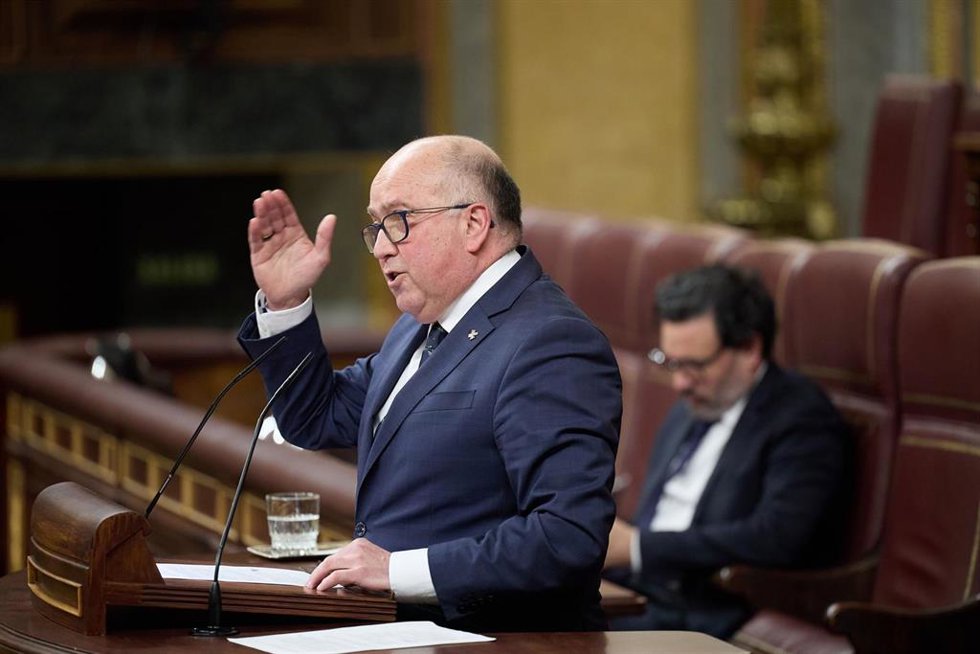 Archivo - El diputado del PP Carmelo Barrio interviene durante una sesión plenaria en el Congreso de los Diputados