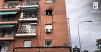 Herida grave una mujer en un importante incendio de una vivienda de Puente de Vallecas