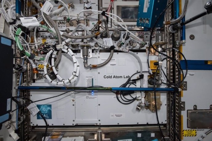 El Cold Atom Laboratory de la NASA demostró recientemente el uso de una herramienta llamada interferómetro atómico que puede medir con precisión la gravedad y otras fuerzas