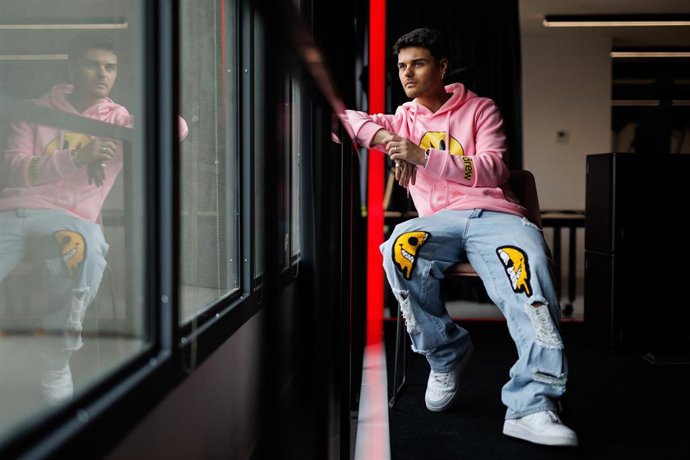 Archivo - El artista Abraham Mateo posa en una entrevista para Europa Press el lunes 18 de marzo de 2024, en las Oficinas de Sony Music (Madrid)