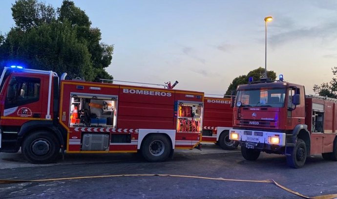 Archivo - Imagen de archivo de vehículos de bomberos.