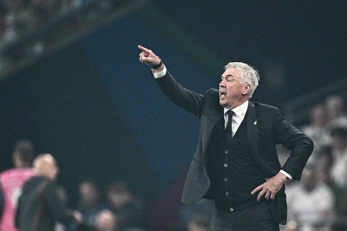 Archivo - 01 June 2024, United Kingdom, London: Madrid coach Carlo Ancelotti gestures on the touchline during the UEFA Champions League final soccer match between Borussia Dortmund and Real Madrid CF at Wembley Stadium. Photo: Tom Weller/dpa