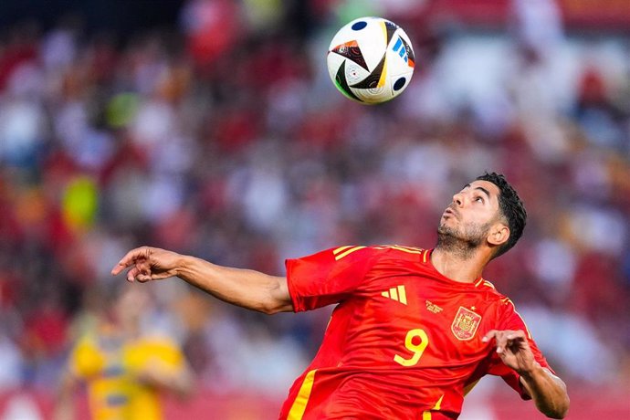 Archivo - Ayoze Perez of Spain in action during International Friendly football match played between Spain and Andorra at Nuevo Viveros stadium on June 5, 2024, in Badajoz, Spain.