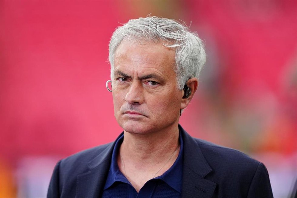 Archivo - José Mourinho se queda fuera de la Champions League con el Fenerbahe.