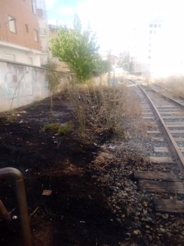 Incendio en los terrenos ferroviarios de Adif en el barrio de Casablanca de Cuenca.