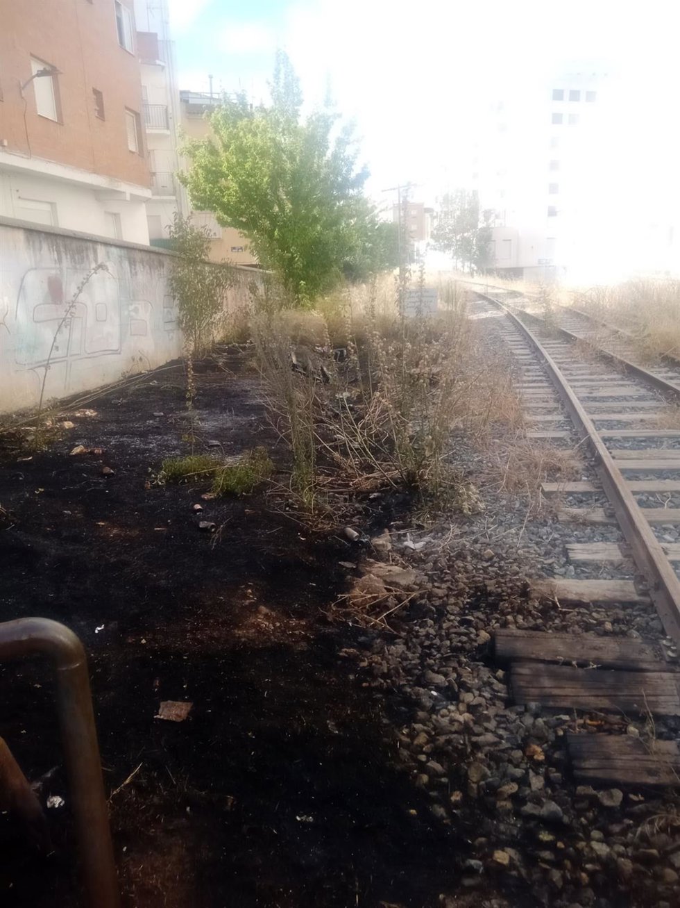 Incendio en los terrenos ferroviarios de Adif en el barrio de Casablanca de Cuenca.