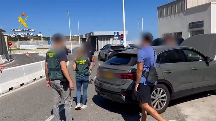 Agentes de la Guardia Civil en la operación 'Puertos Seguros' desarrollada en Algeciras, Tarifa y Ceuta.