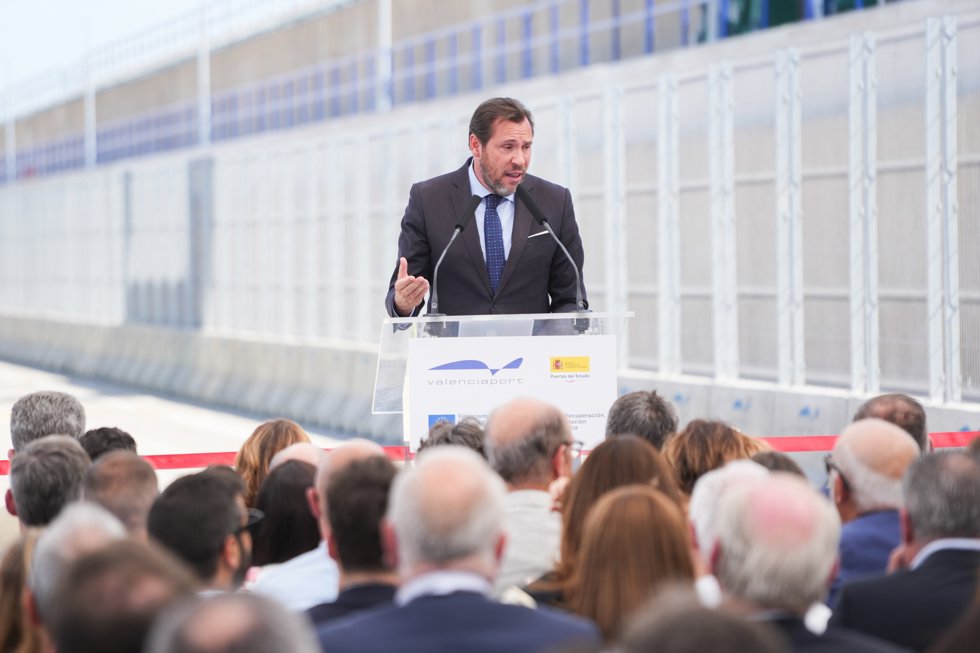 El ministro de Transportes y Movilidad Sostenible, Óscar Puente, interviene durante la inauguración de la autopista ferroviaria Valencia-Madrid, en el Puerto de Valencia, a 22 de julio de 2024, en Valencia, Comunidad Valenciana (España).