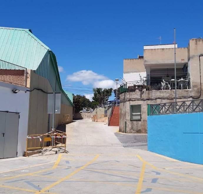 La zona urbana del municipio de L'Atmella de Mar (Tarragona) una vez desguazadas las infraestructuras aéreas.