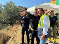 Junta, Diputación de Granada y partidos resaltan los trabajos de extinción en Almuñécar