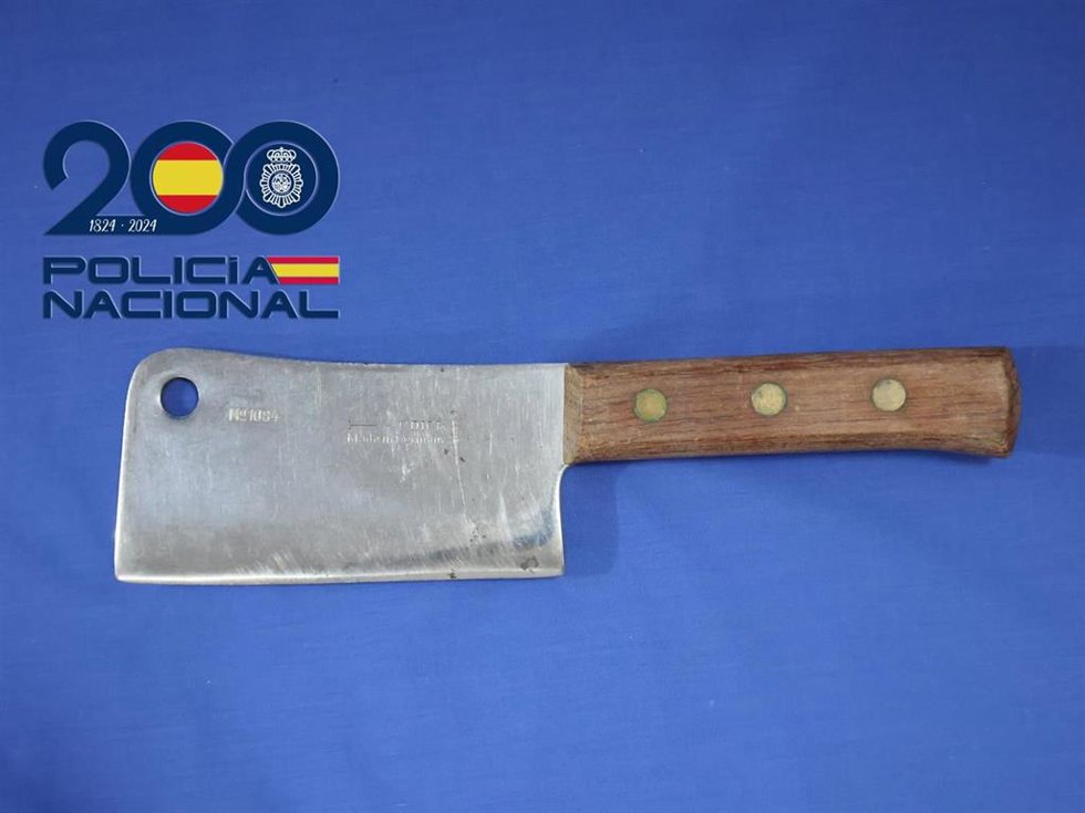 Detenido en Salamanca por amenazar con una macheta a una pareja y su perro.