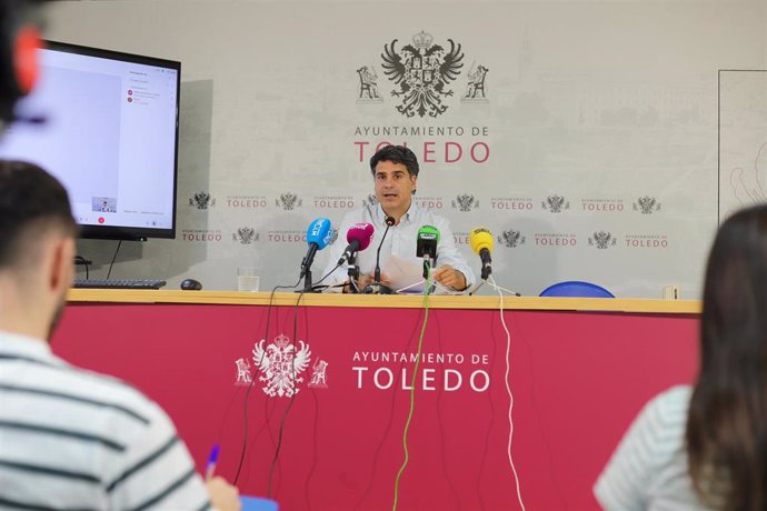 El portavoz en el Ayuntamiento de Toledo, Juan José Alcalde, en rueda de prensa.