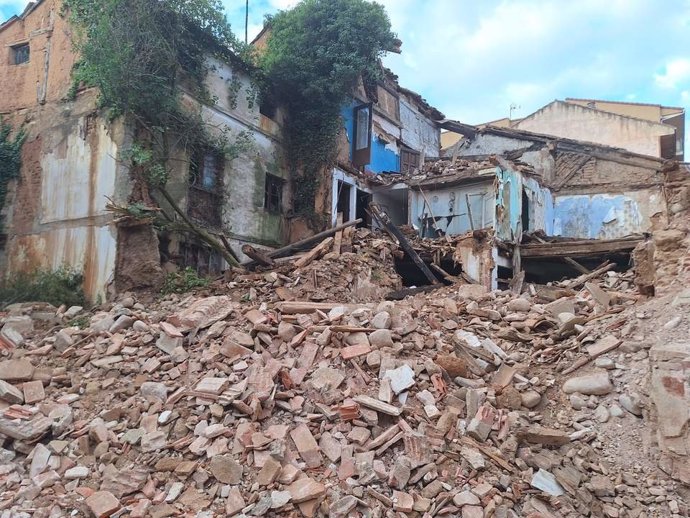 Imagen de una vivienda derribada en Almazán.