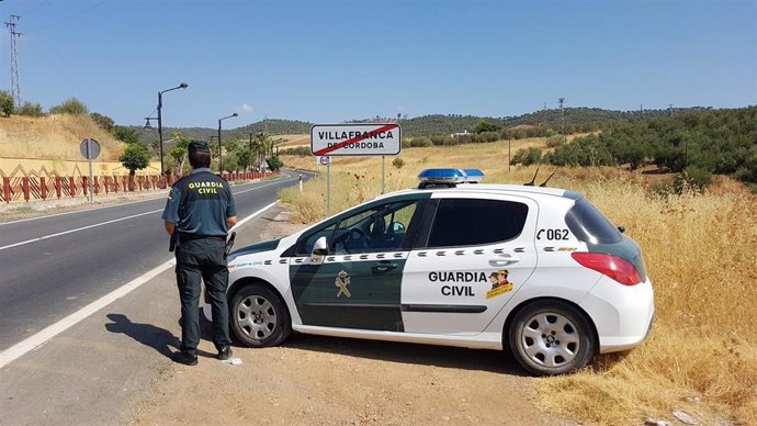 Archivo - Un agente de la Guardia Civil del Puesto de Villafranca de Córdoba.