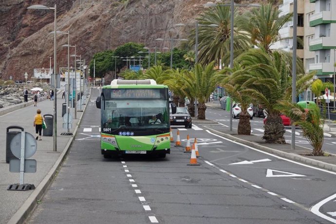 Carril bus a la playa de Las Teresitas