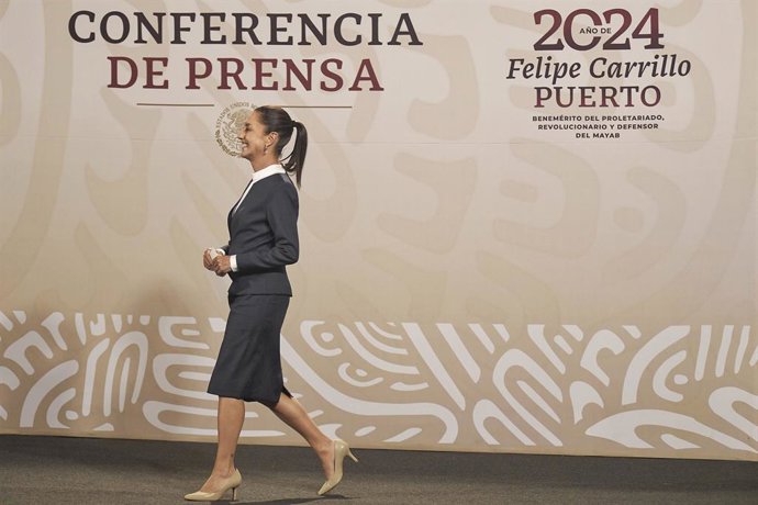 Archivo - 10 June 2024, Mexico, Mexico City: Mexico's President-elect  Claudia Sheinbaum, wlks to the podium to give her first briefing at the National Palace, after meeting with outgoing president Andres Manuel Lopez Obrador. 
