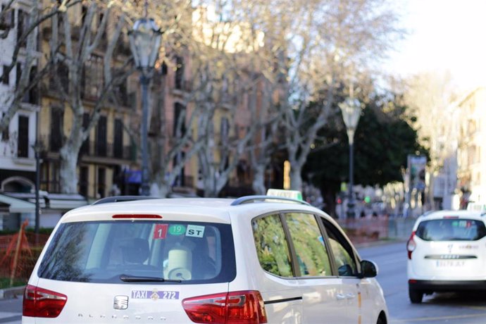 Archivo - Taxi en Palma.