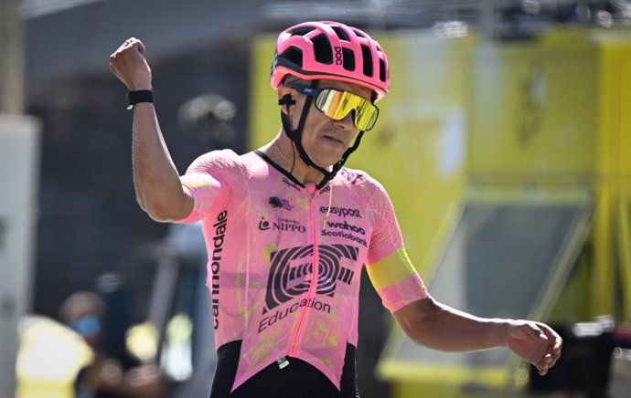 17 July 2024, France, Superdevoluy: Ecuadorian cyclist Richard Carapaz of EF Education-EasyPost crosses the finish line to win the 17th stage of the 2024 Tour de France cycling race, 177,8 km from Saint-Paul-Trois-Chateaux to Superdevoluy. Photo: Tom Goyv