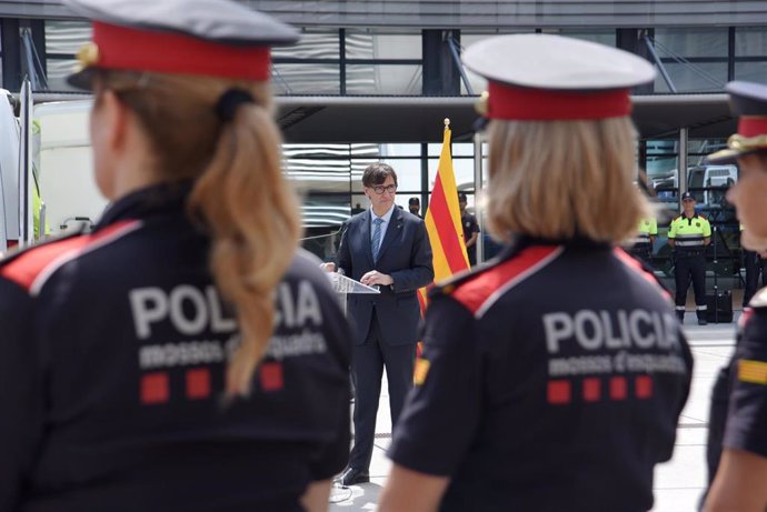 El presidente de la Generalitat, Salvador Illa, en su visita al Complex Central de los Mossos d'Esquadra en Egara, Sabadell (Barcelona)