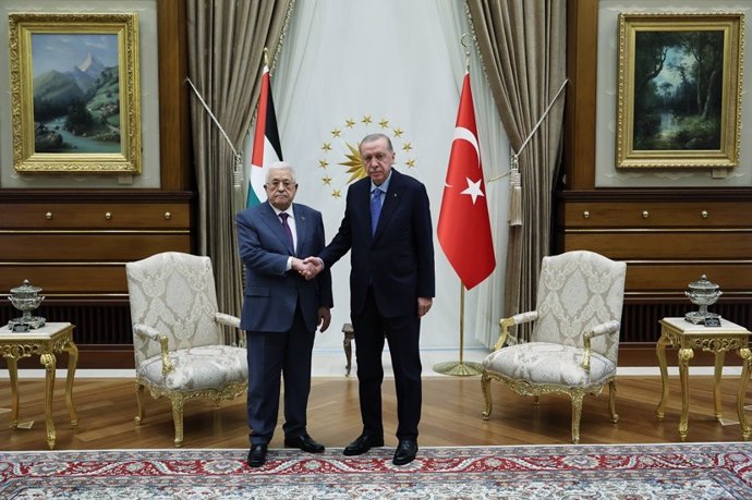 El presidente de Turquía, Recep Tayyip Erdogan, y el presidente de la Autoridad Palestina, Mahmud Abbas