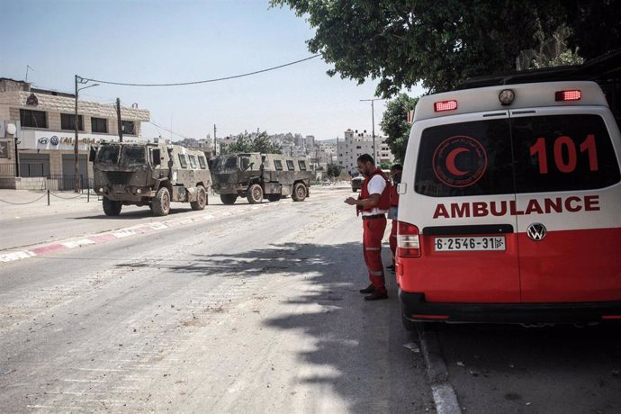 Imagen de archivo del Ejército de Israel evitando que las ambulancias entren en el campamento de refugiados de Tulkarem durante una operación en Cisjordania