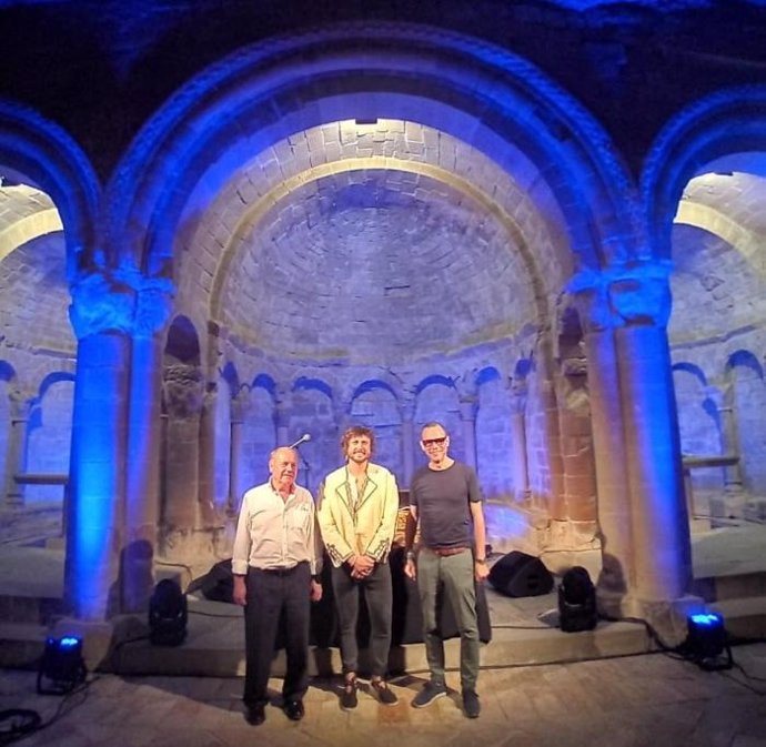 El director general de Cultura, Pedro Olloqui, asistió al concierto de Idoipe en el  Monasterio de San Juan de la Peña.