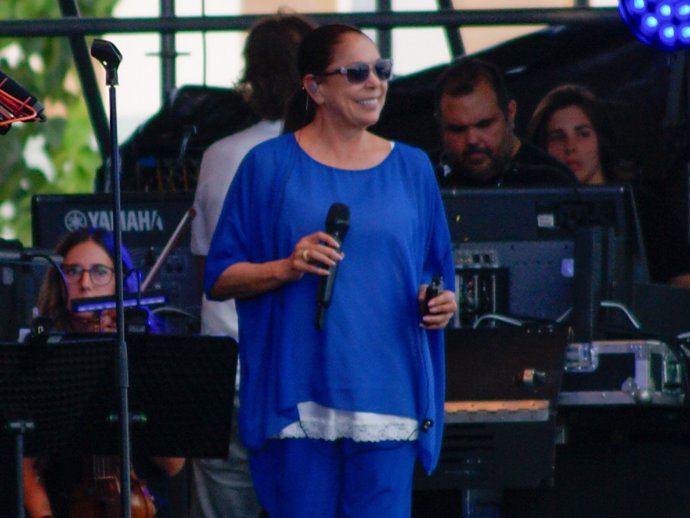 Isabel Pantoja ensaya antes de su concierto en el Festival Sal de Música