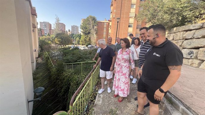 Visita de la concejala socialista Rosa del Mar Rodríguez a la barriada Parque Virginia.