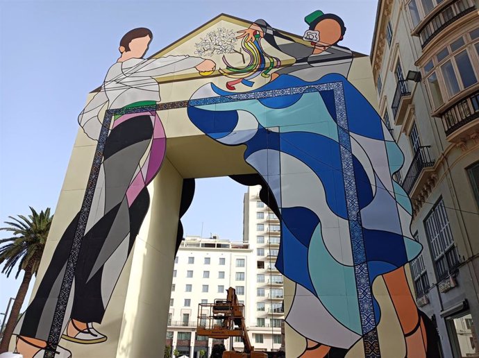 Archivo - Portada de la Feria del centro en la entrada de calles Larios