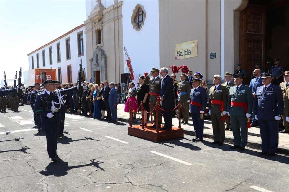 El Mando de Canarias participa en el día grande de las fiestas en honor a la Virgen de Candelaria