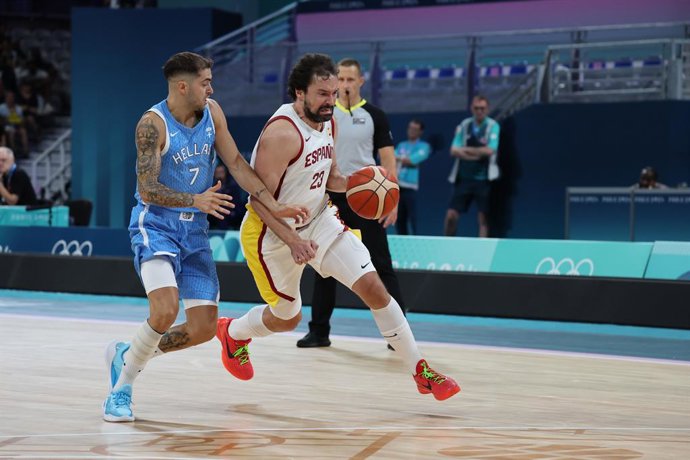 Sergio Llull of Spain and Vassilis Toliopoulos of Greece, Basketball, Men's Group Phase - Group A between Spain and Greece during the Olympic Games Paris 2024 on 30 July 2024 at Pierre Mauroy Stadium in Villeneuve-d'Ascq near Lille, France - Photo Laurent