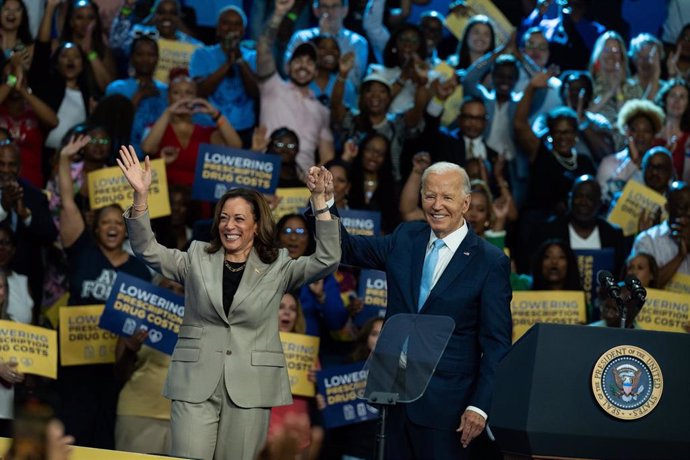 El presidente de Estados Unidos, Joe Biden, y la vicepresidenta, Kamala Harris, participan en un acto electoral en Maryland