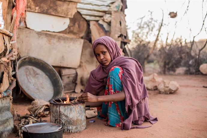 Archivo - Millones de personas se han visto obligadas a abandonar sus hogares en busca de alimentos y agua en Somalia, muchas de las cuales ahora viven en campos de desplazados superpoblados.