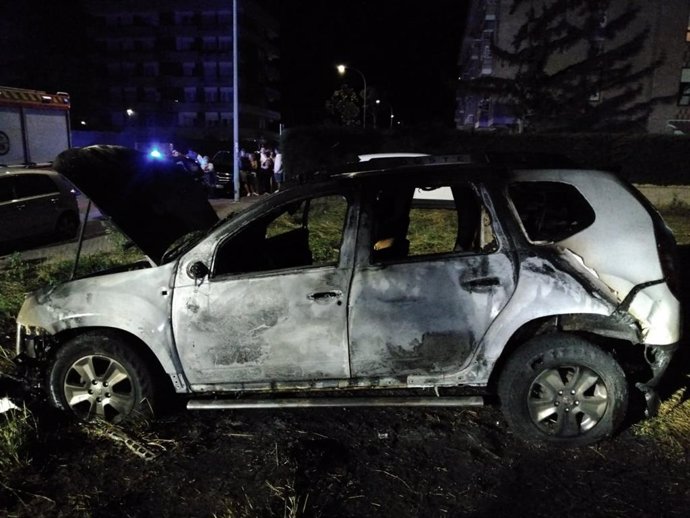 El coche calcinado en Laredo