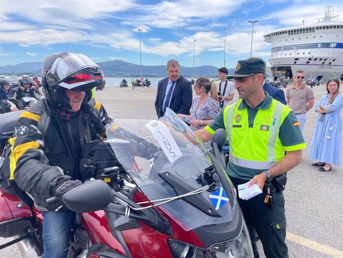 Campaña de la DGT y Brittany Ferries para informar a motoristas británicos