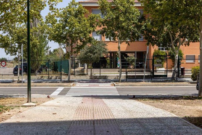 Concluyen las obras de mejora de la accesibilidad en el entorno del IES Ítaca de Santa Isabel.